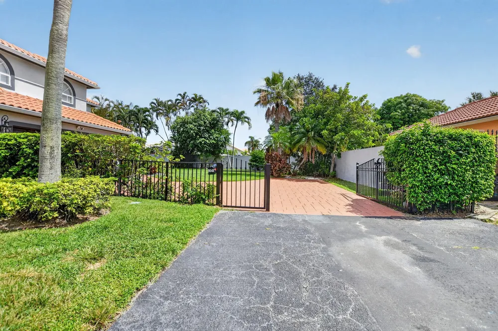 9048 Villa Portofino Circle, Boca Raton, FL 33496