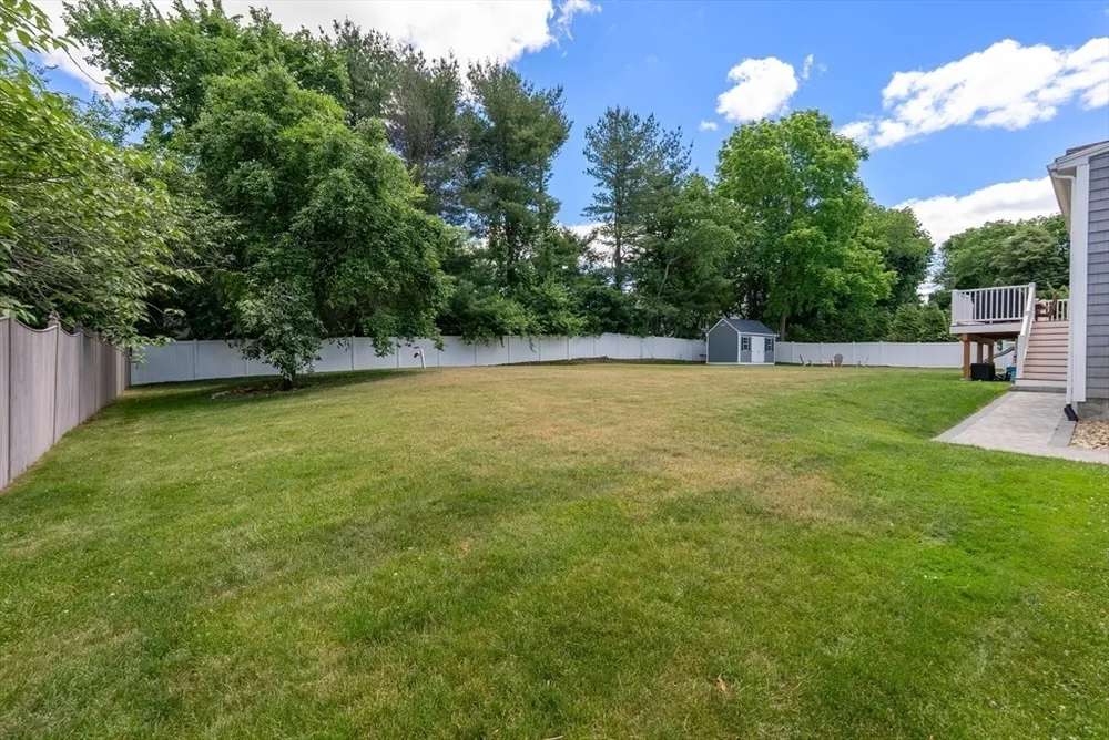6 Hampton Ct, Lynnfield, MA 01940