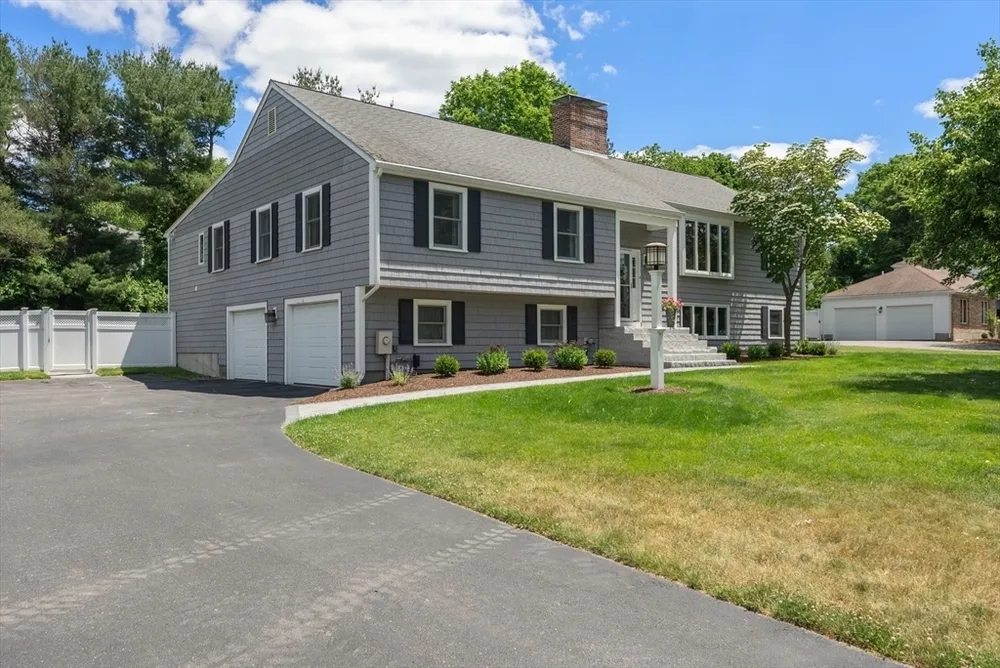 6 Hampton Ct, Lynnfield, MA 01940
