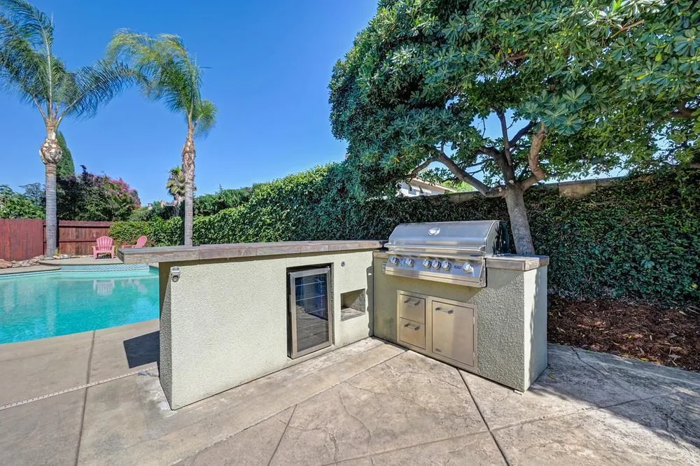 8340 Marina Greens Way, Sacramento, CA 95826