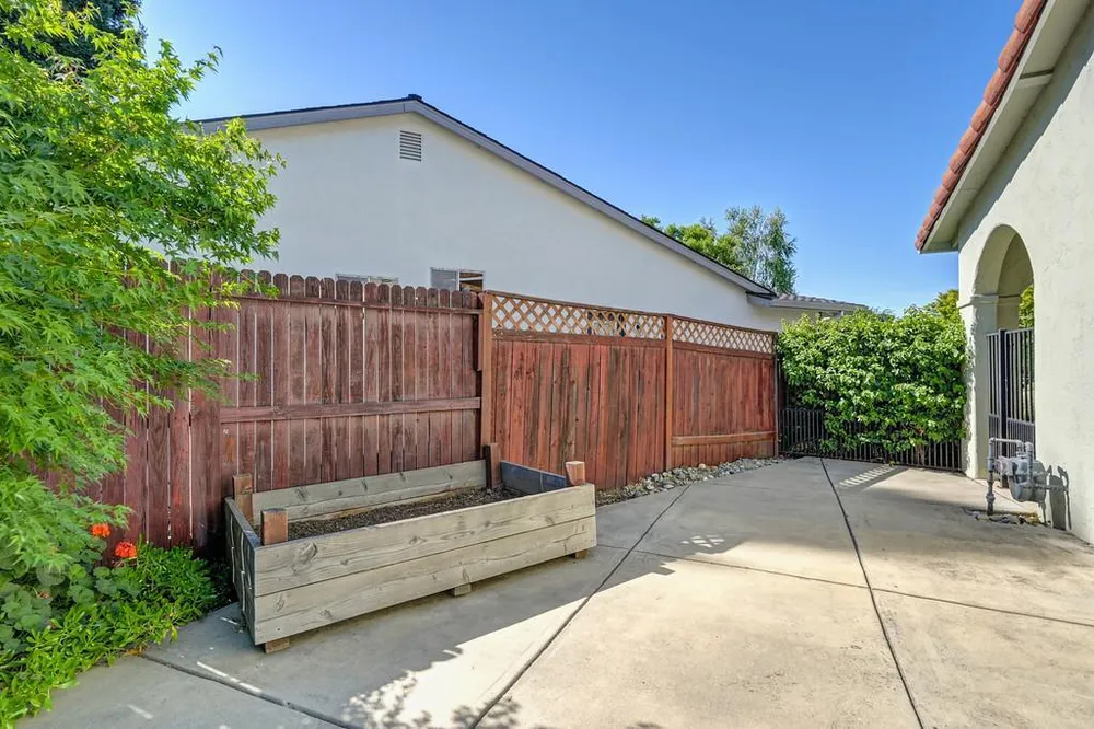 8340 Marina Greens Way, Sacramento, CA 95826