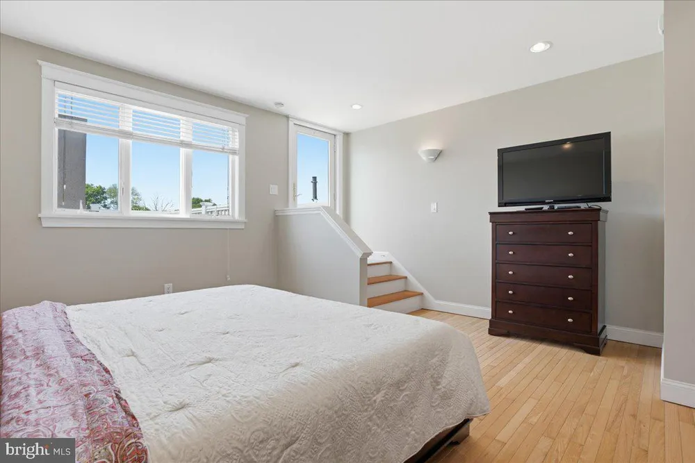 312 Dickinson St, Philadelphia, PA 19147