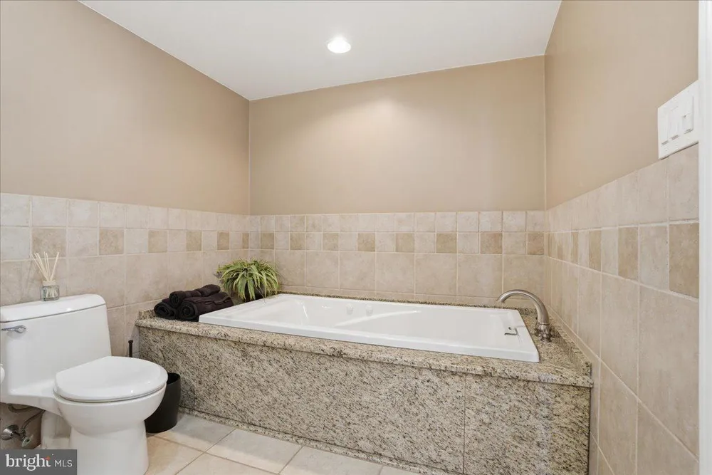 312 Dickinson St, Philadelphia, PA 19147