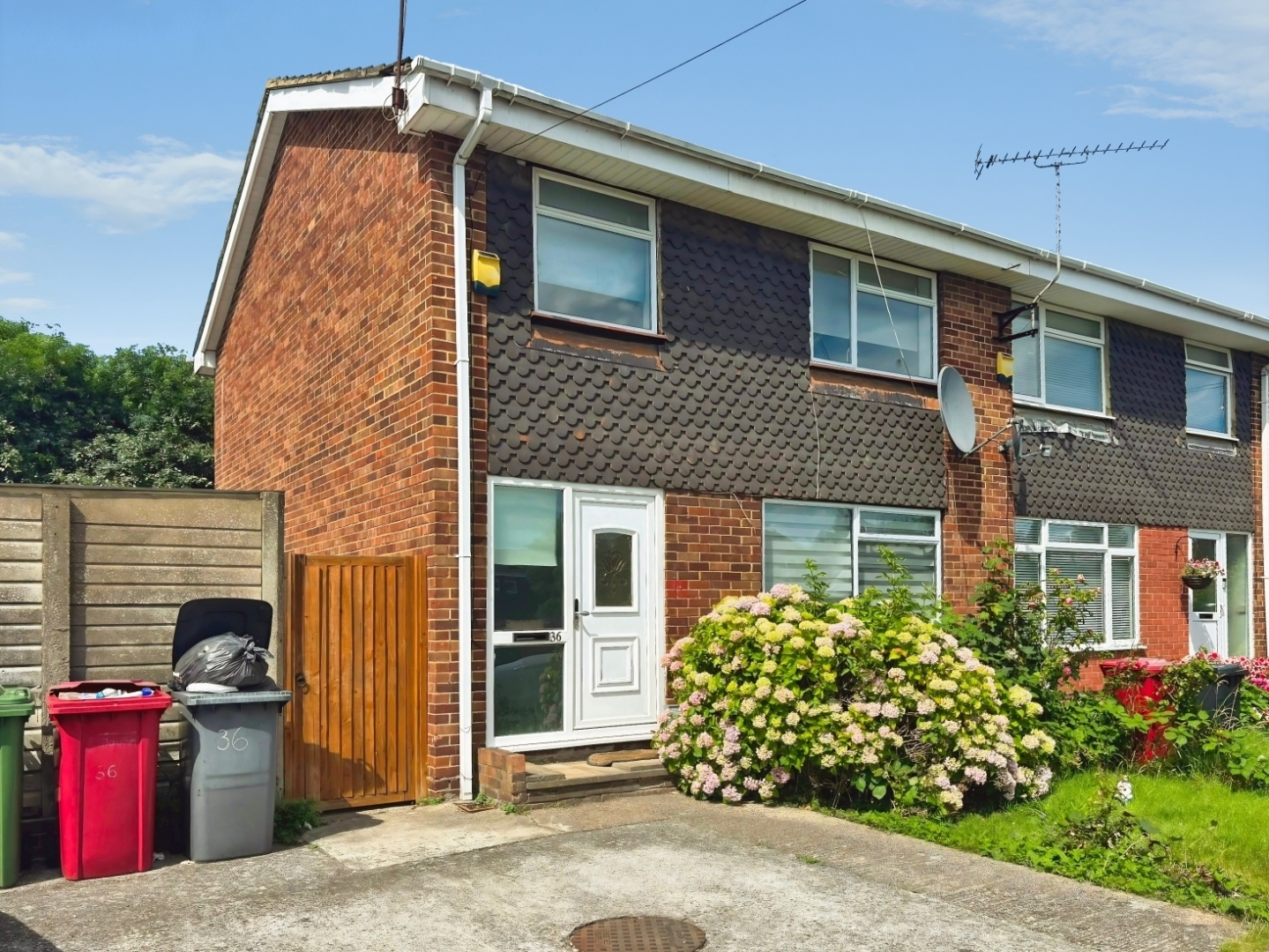 Hadlow Court, Slough Image 1