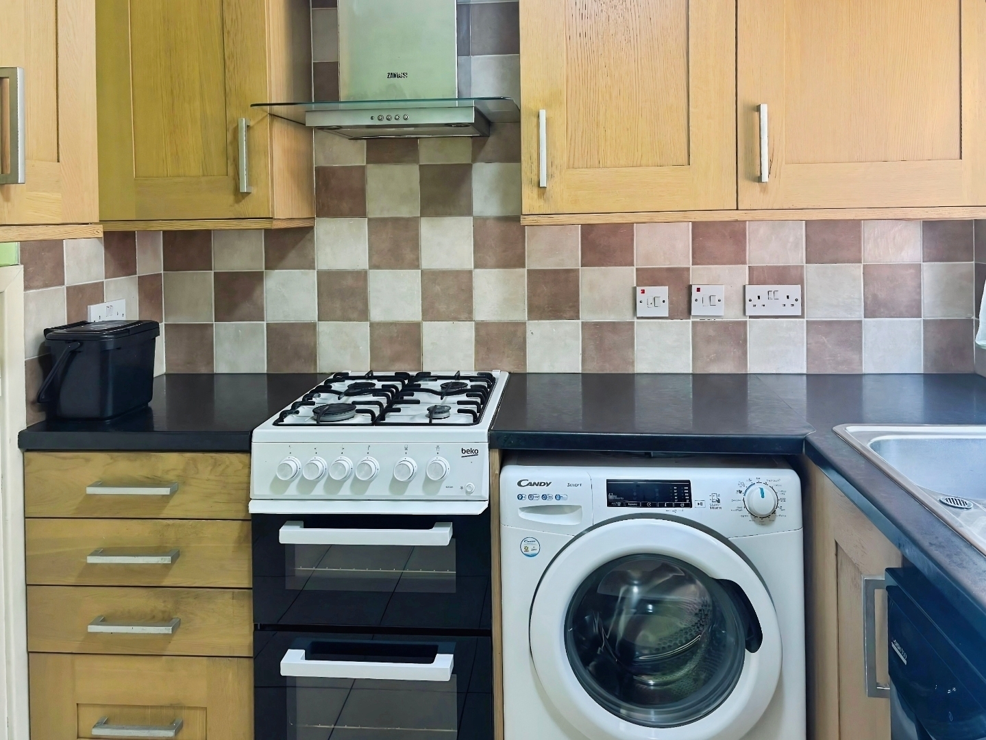 Hadlow Court, Slough Image 12