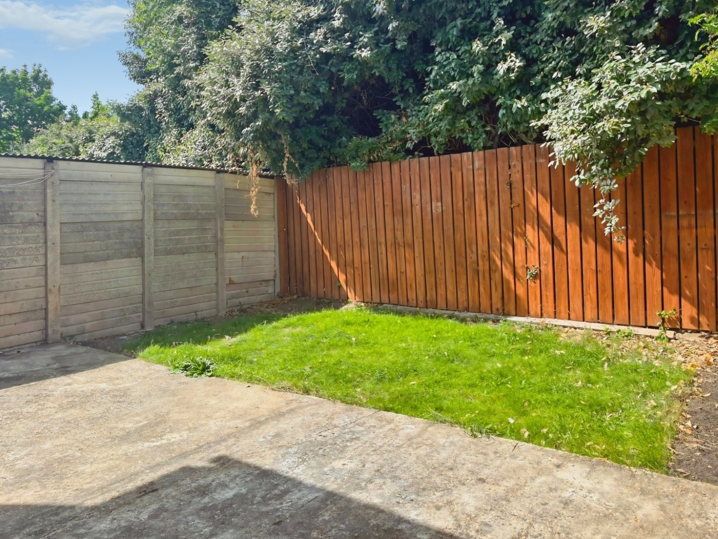 Hadlow Court, Slough Image 16
