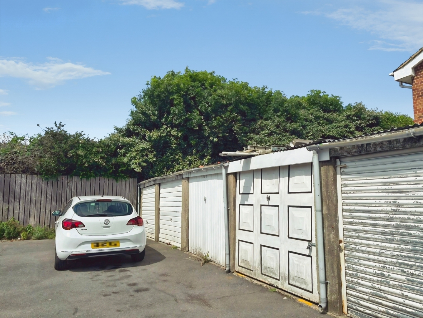 Hadlow Court, Slough Image 17