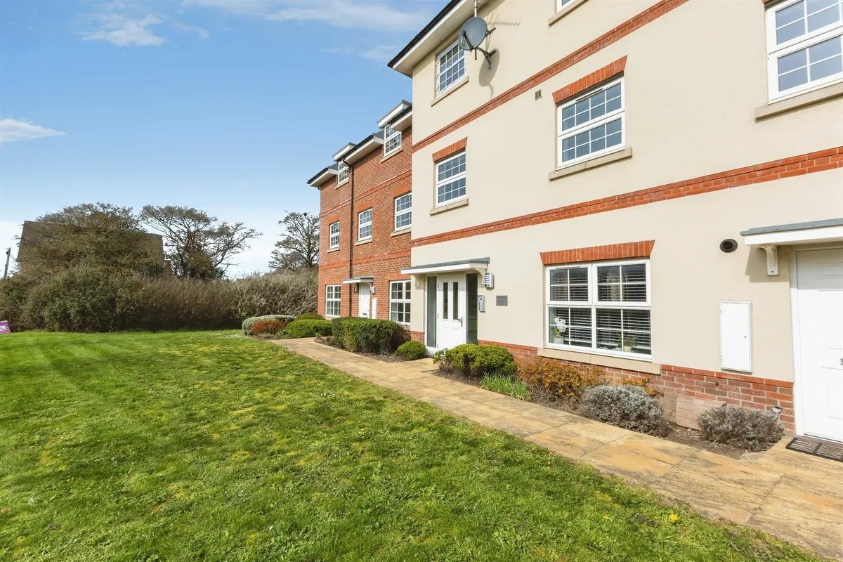 Hayes Drive, Three Mile Cross, Reading