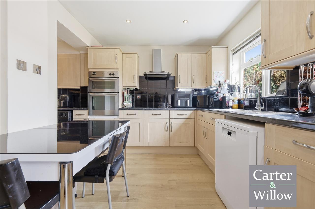 Becontree Avenue, Essex Image 6