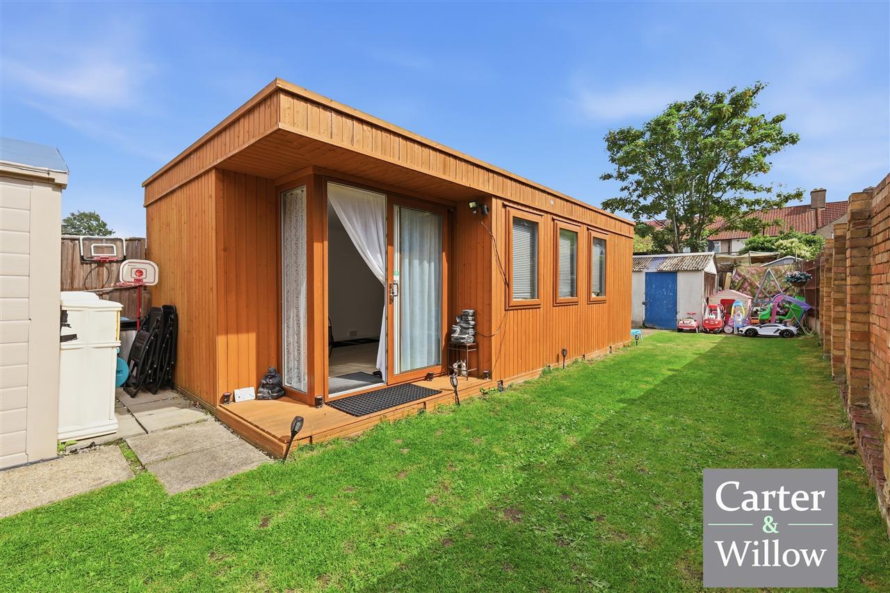 Becontree Avenue, Essex Image 17