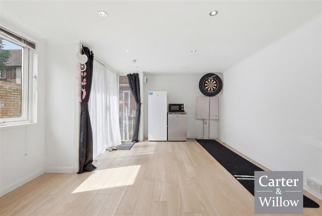 Becontree Avenue, Essex Image 18
