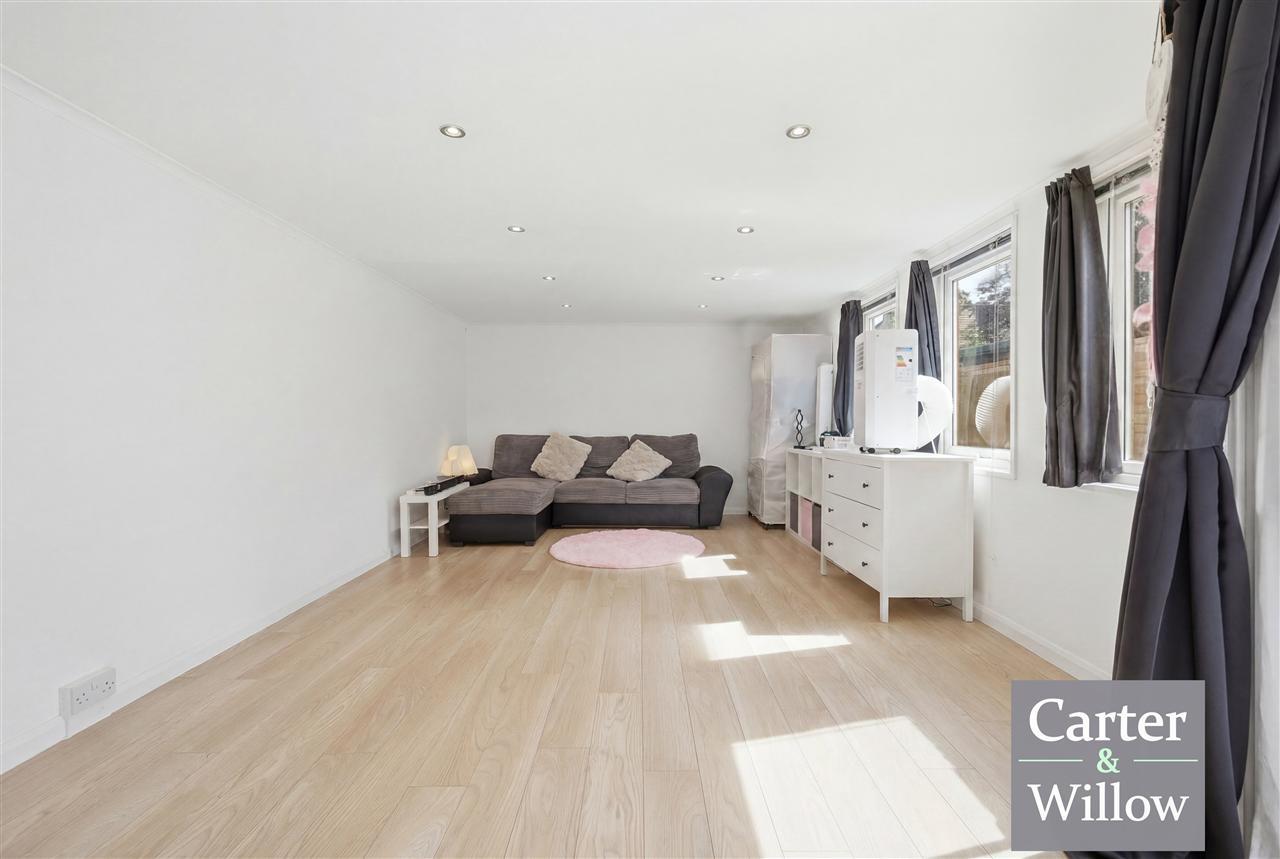 Becontree Avenue, Essex Image 19