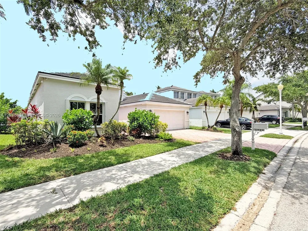 1212 Falls Blvd, Weston, FL 33327