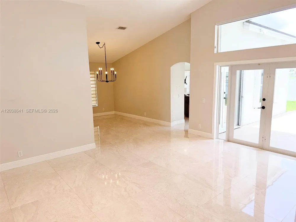 1212 Falls Blvd, Weston, FL 33327