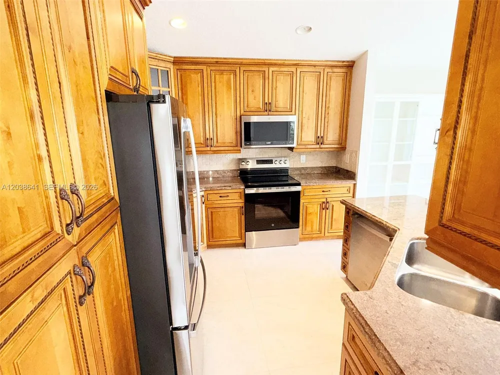 1212 Falls Blvd, Weston, FL 33327