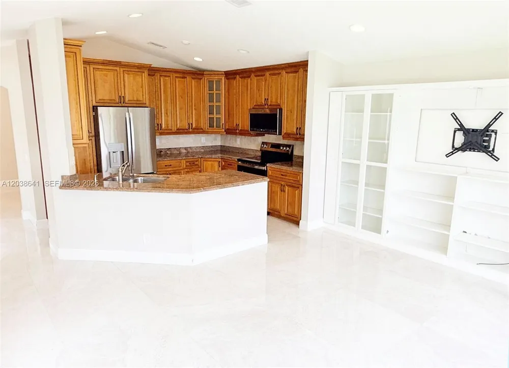 1212 Falls Blvd, Weston, FL 33327
