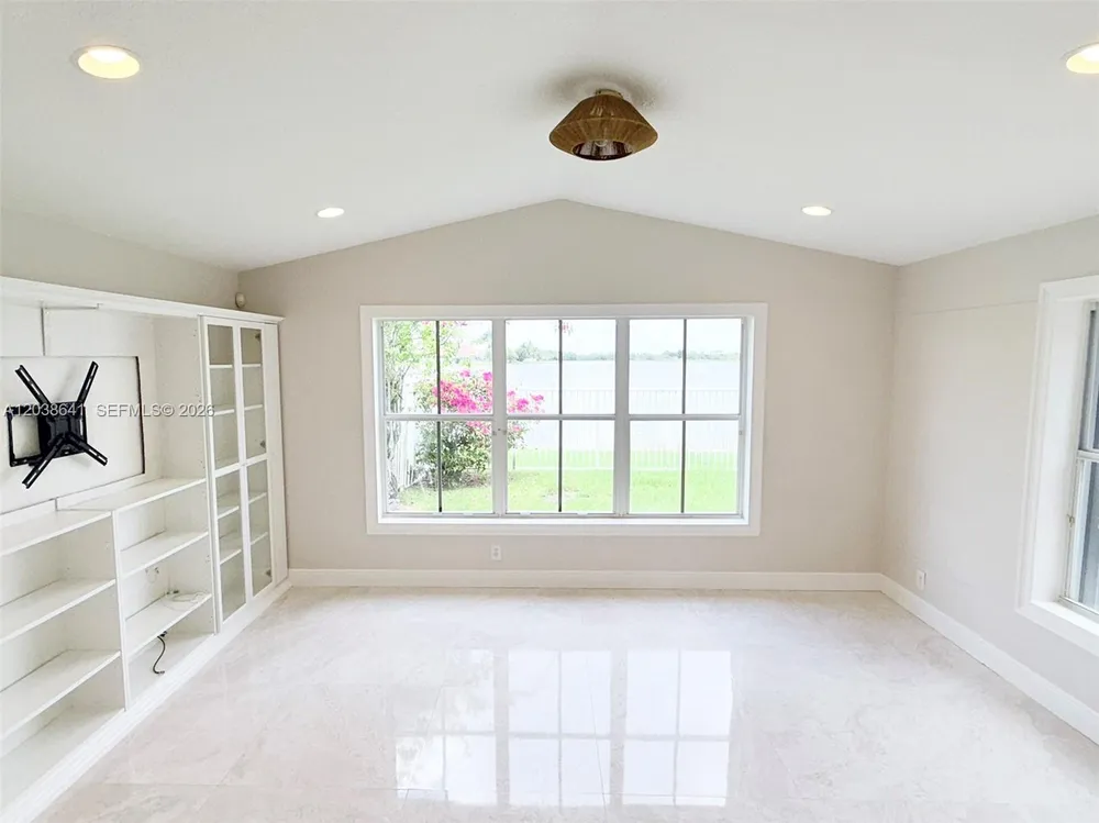1212 Falls Blvd, Weston, FL 33327