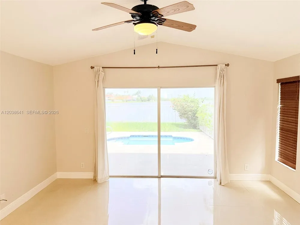 1212 Falls Blvd, Weston, FL 33327