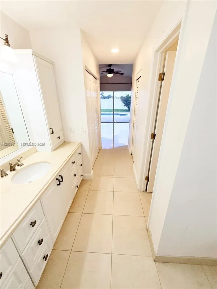 1212 Falls Blvd, Weston, FL 33327
