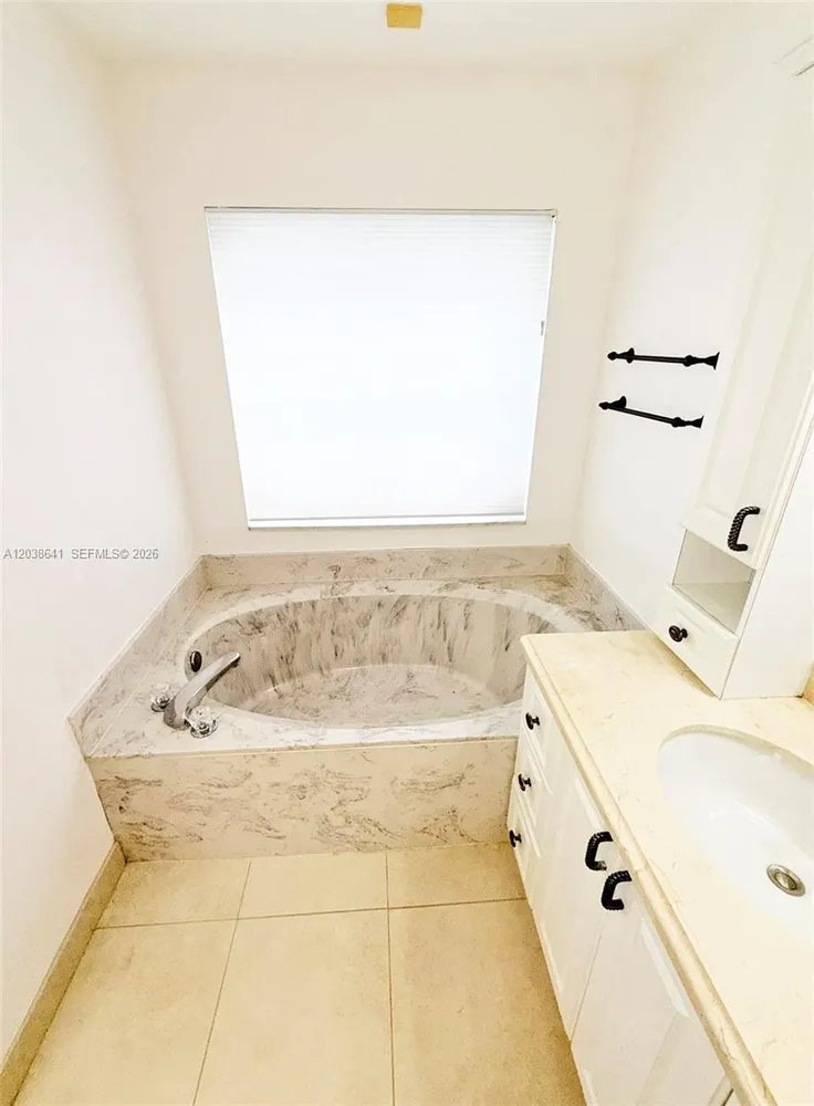 1212 Falls Blvd, Weston, FL 33327