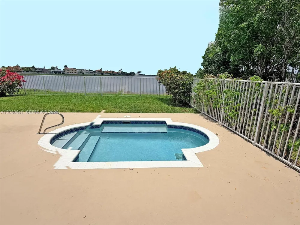 1212 Falls Blvd, Weston, FL 33327