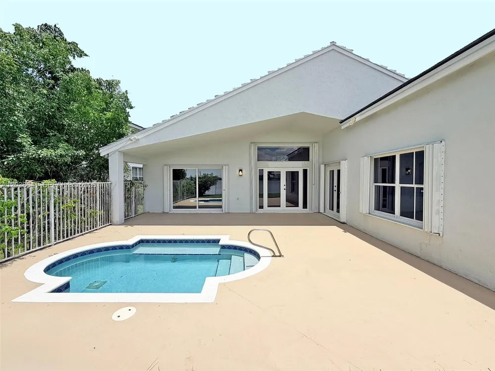 1212 Falls Blvd, Weston, FL 33327
