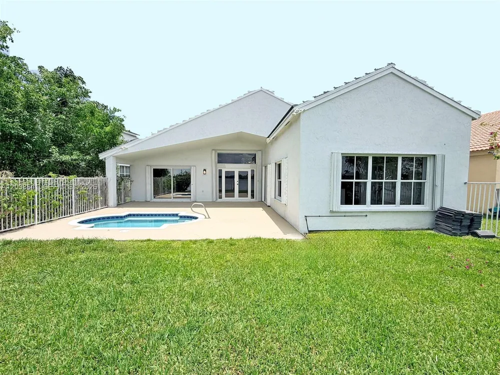 1212 Falls Blvd, Weston, FL 33327