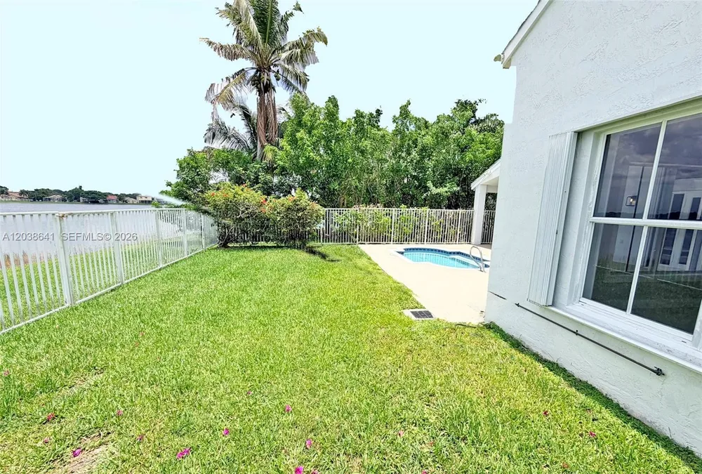 1212 Falls Blvd, Weston, FL 33327