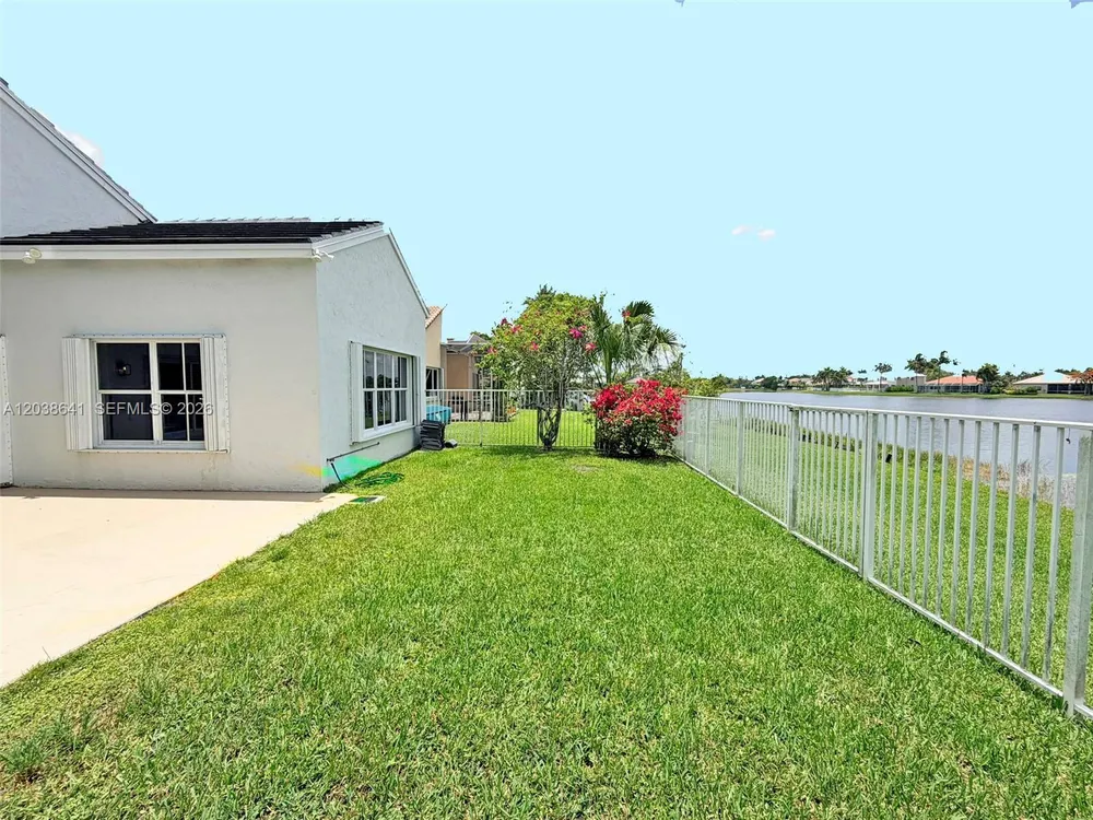 1212 Falls Blvd, Weston, FL 33327