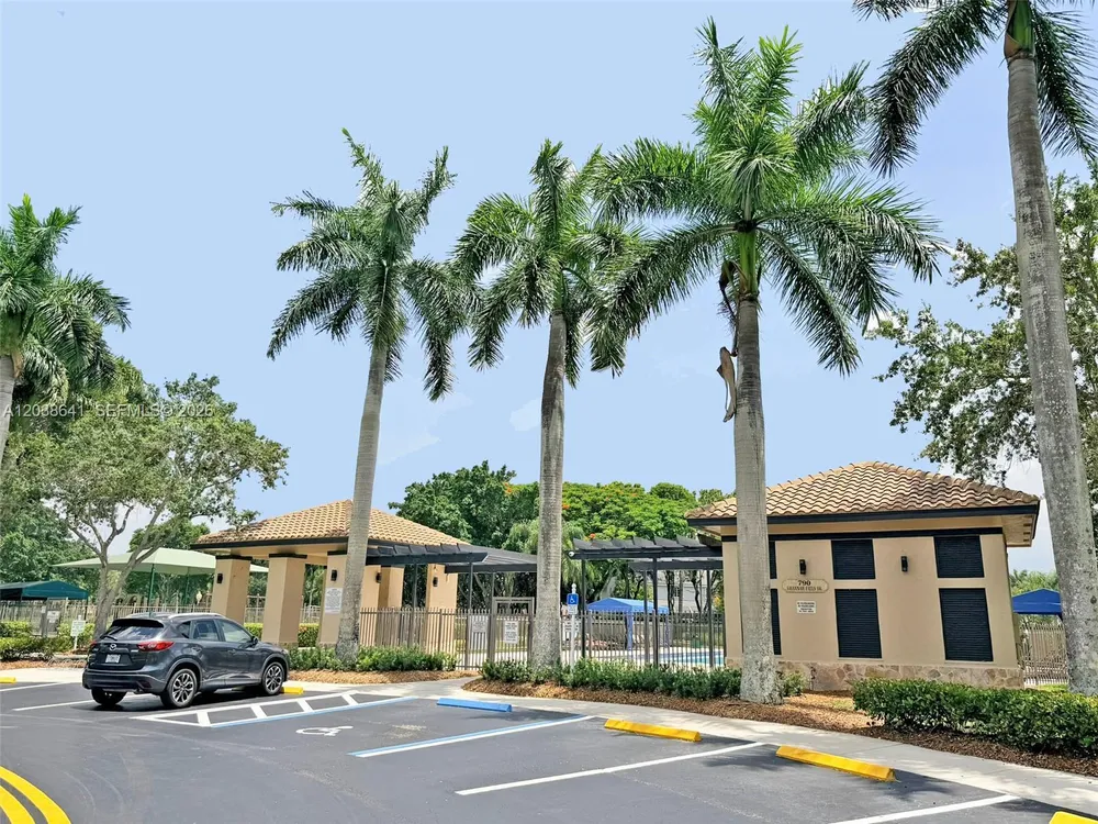 1212 Falls Blvd, Weston, FL 33327