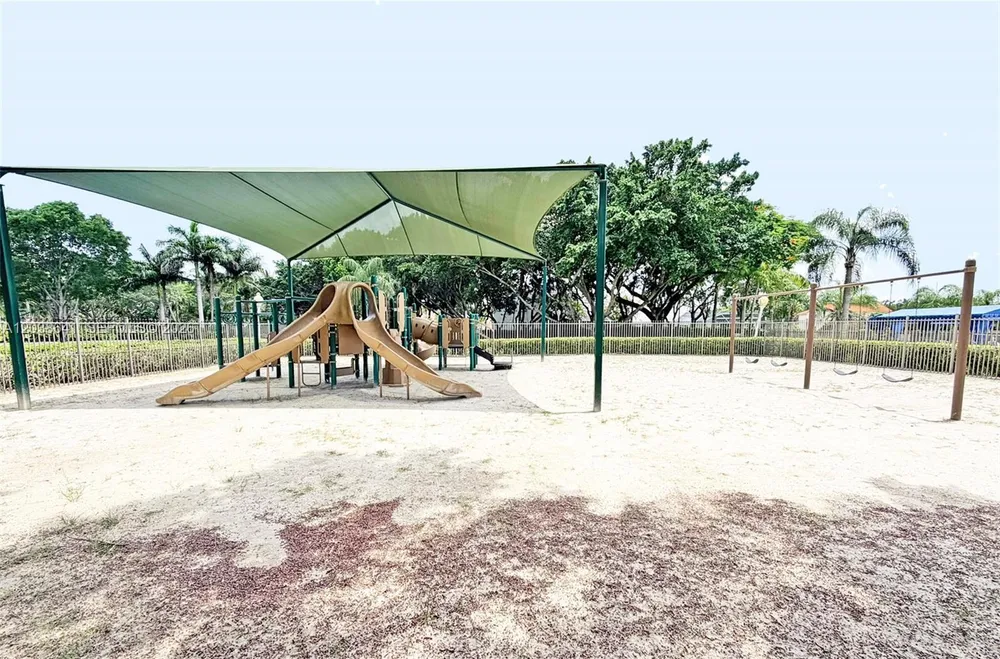 1212 Falls Blvd, Weston, FL 33327