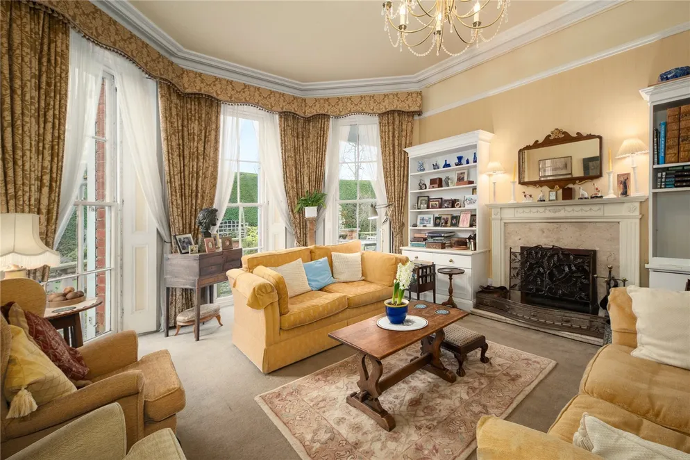 Property carousel item 4