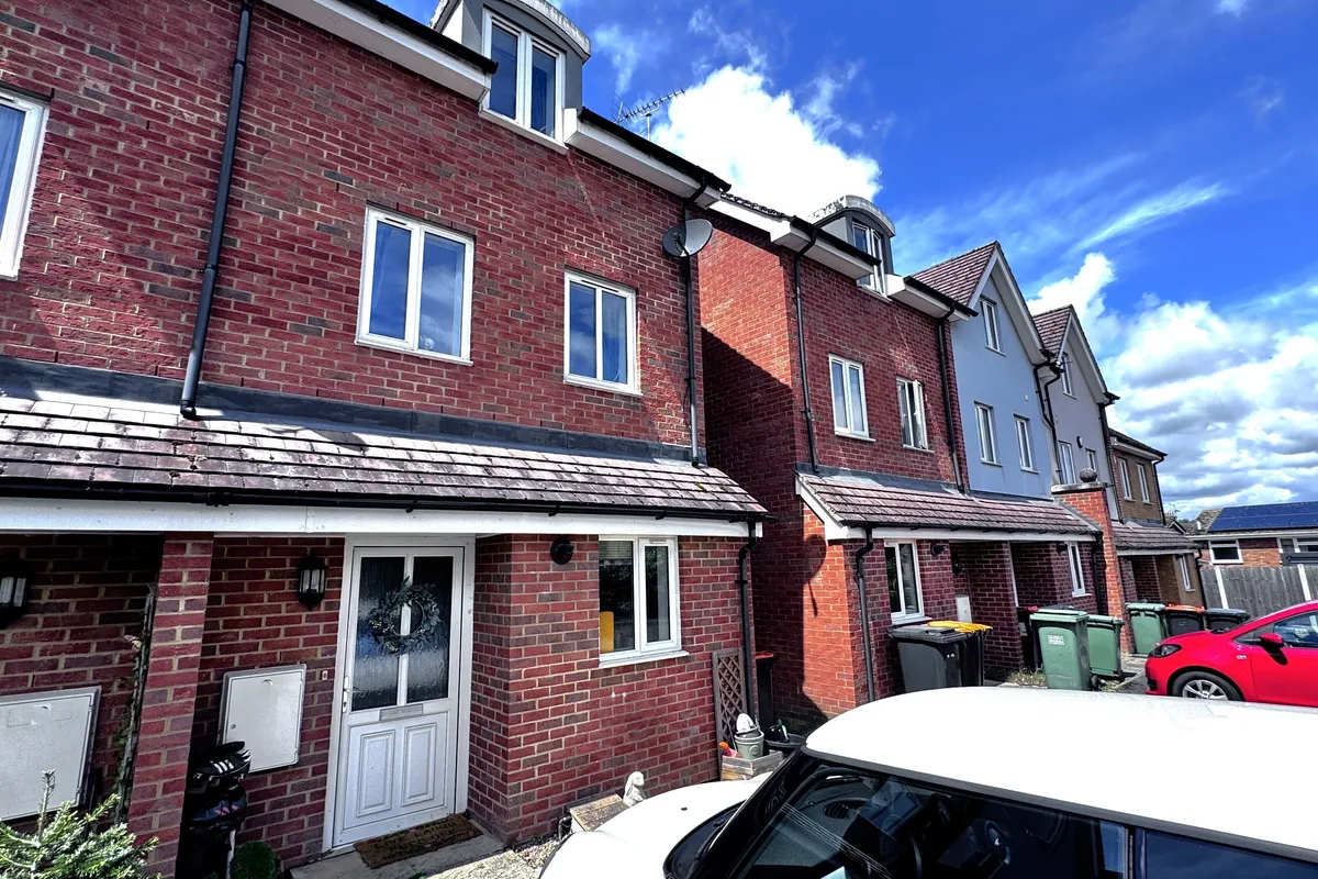 Laurel Mews, LEIGHTON BUZZARD