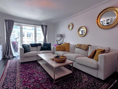 Laurel Mews, LEIGHTON BUZZARDphoto