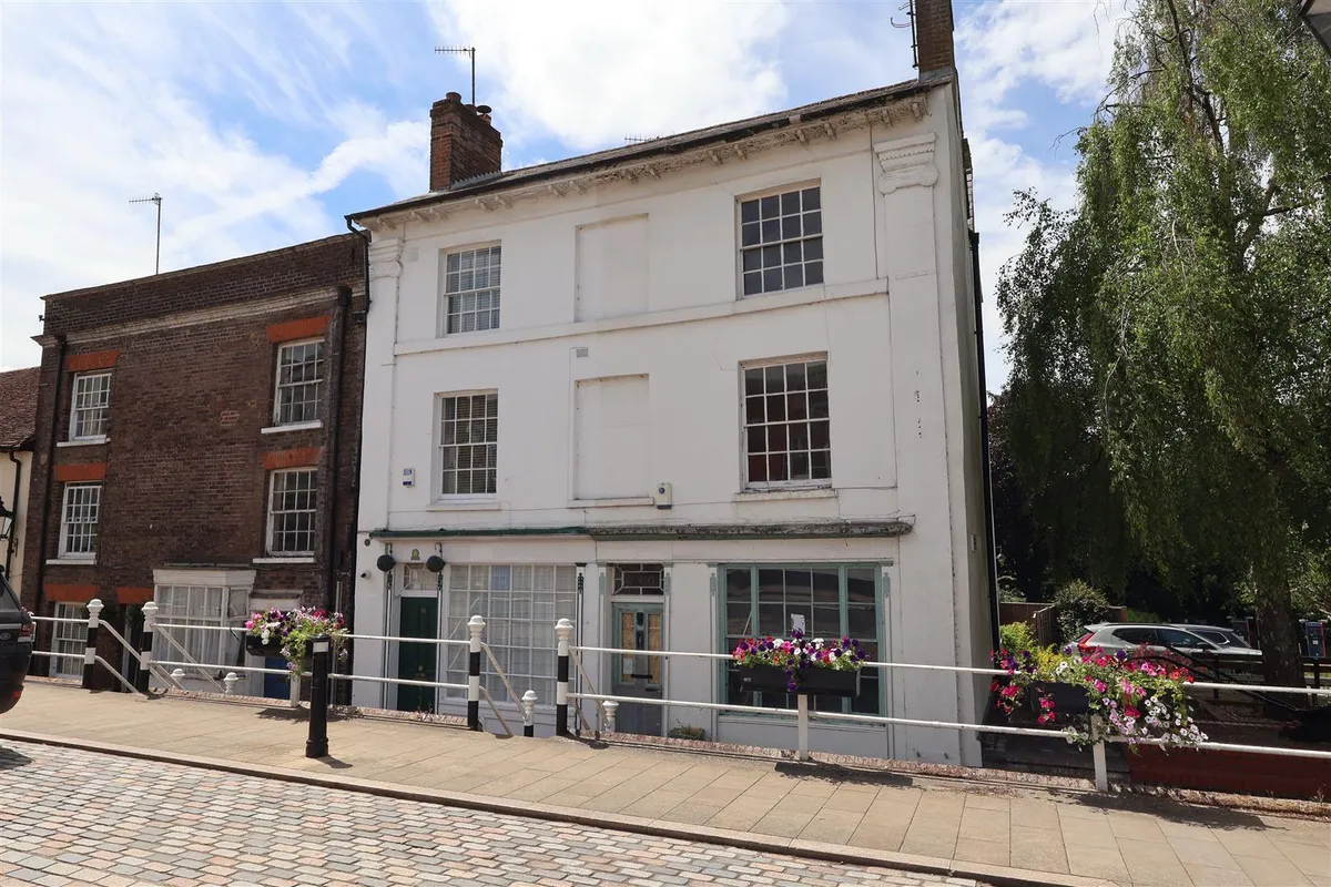 High Street, Old Town, Hemel Hempstead, Hertfordshire, HP1 3AQ