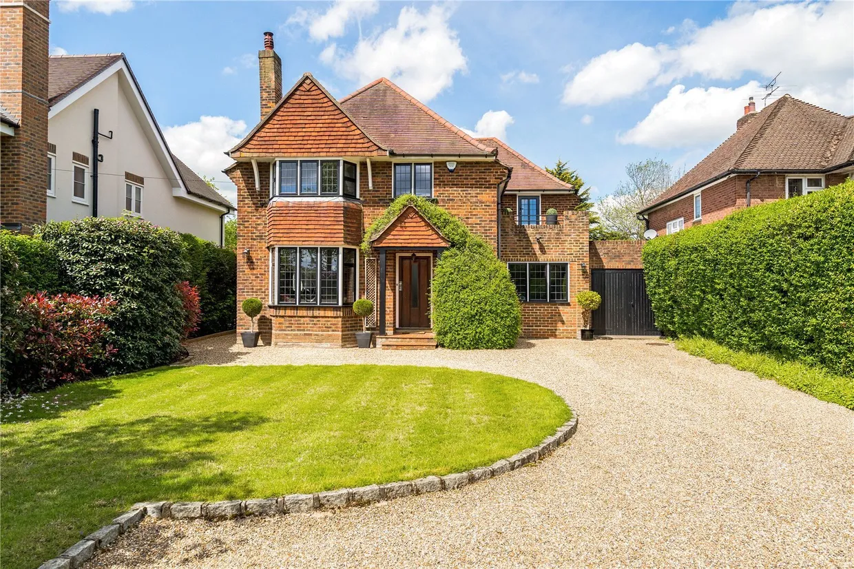 Burnham Avenue, Beaconsfield, HP9 photo 1