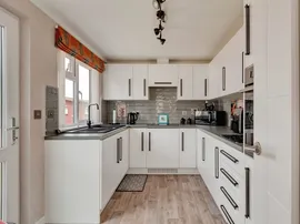 Chester Road, Frodsham thumb 3