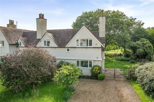 Bloomsbury Close, Woburn, MK17 photo 1