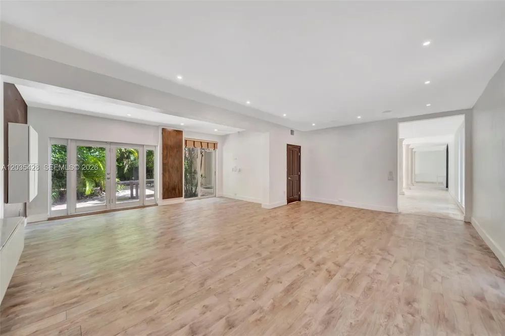 111 S Hibiscus Dr, Miami Beach, FL 33139