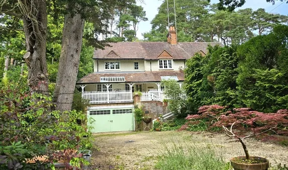 Jumps Road, Churt, Farnham, GU10