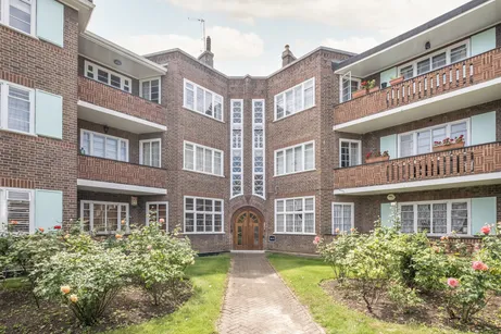 Roehampton Close, London, SW15