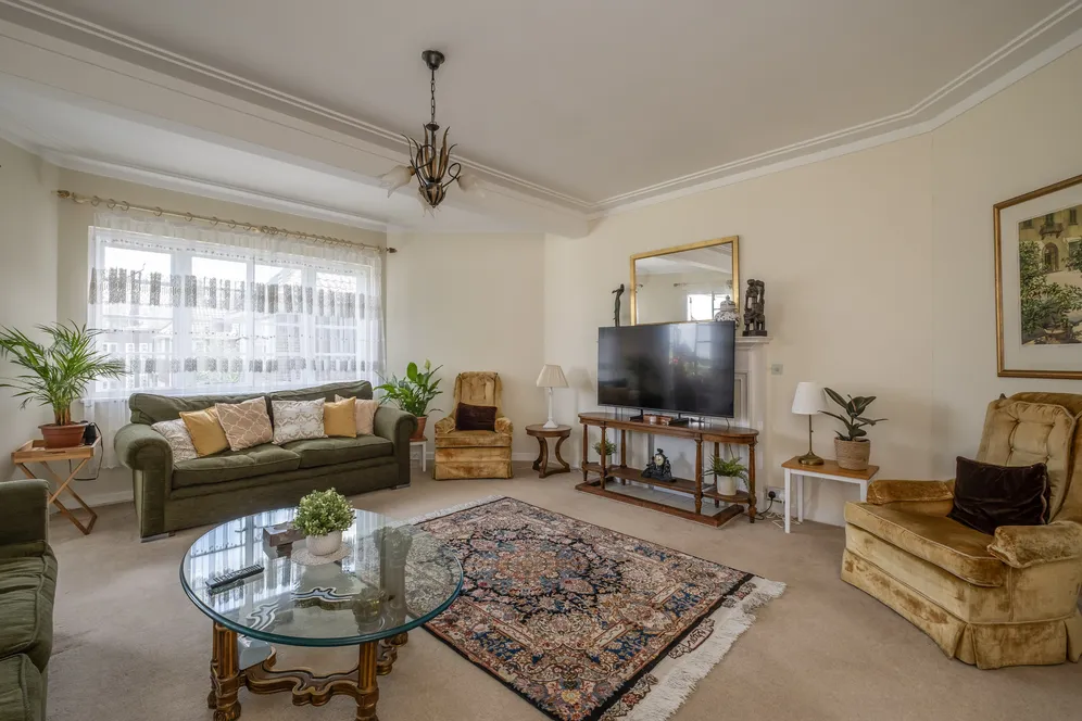 Roehampton Close, London, SW15 photo 2
