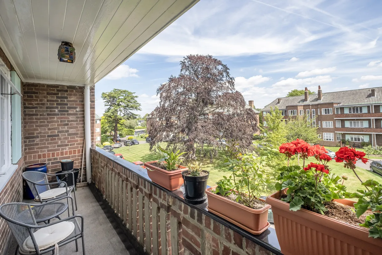 Roehampton Close, London, SW15 photo 3