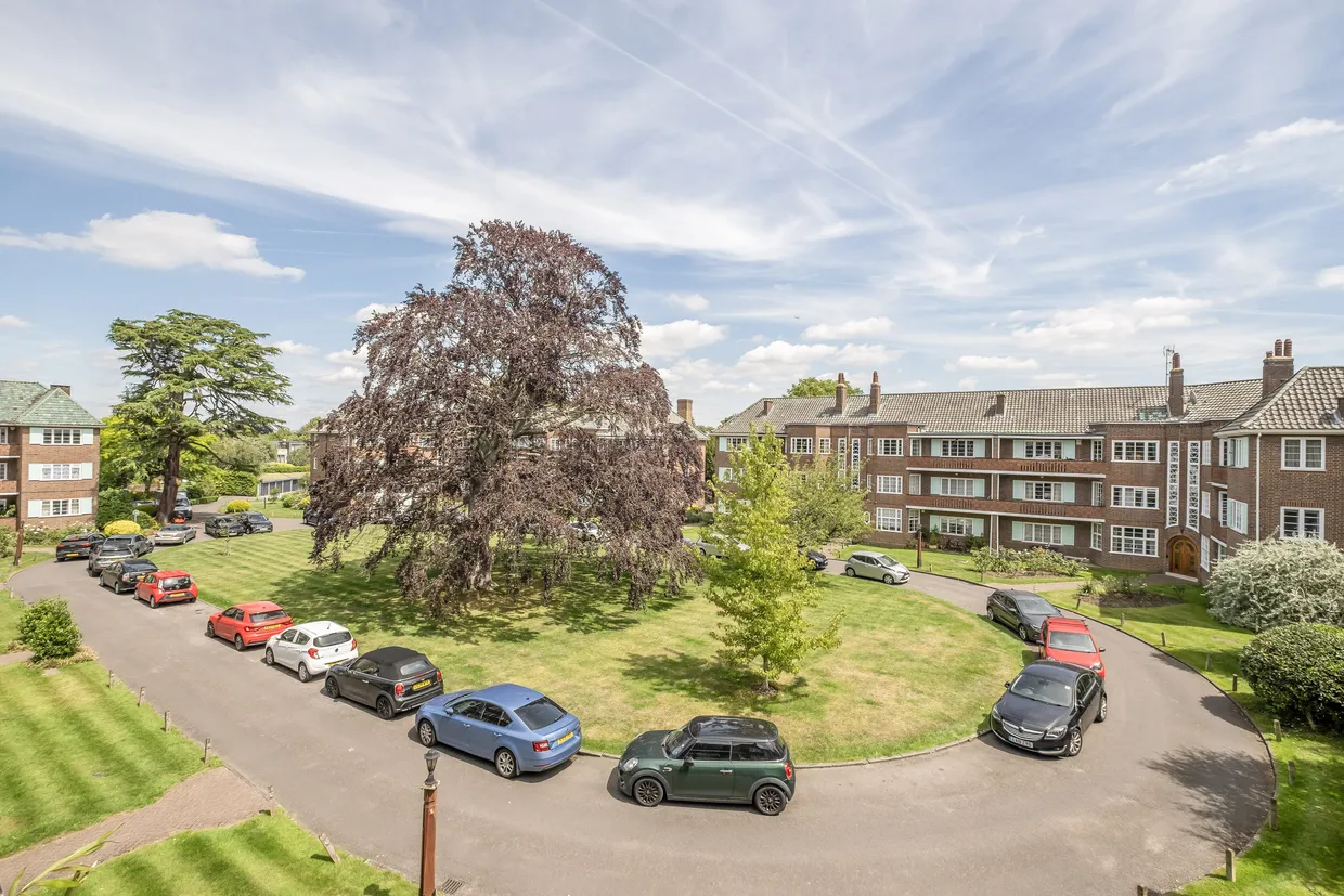Roehampton Close, London, SW15 photo 4