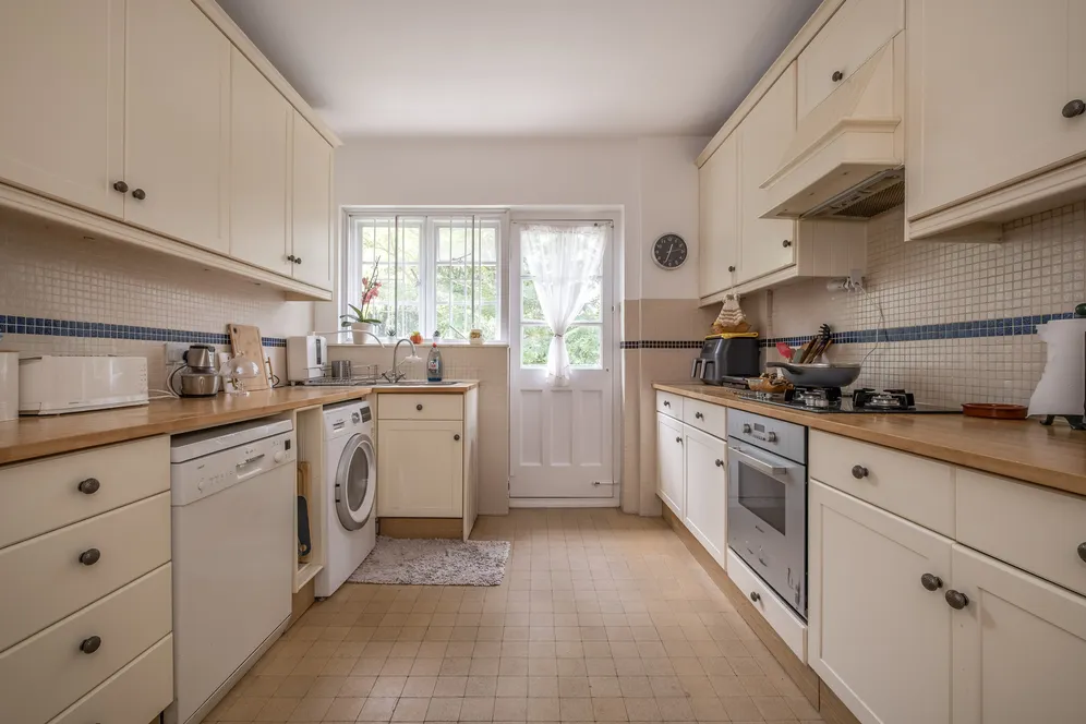 Roehampton Close, London, SW15 photo 9