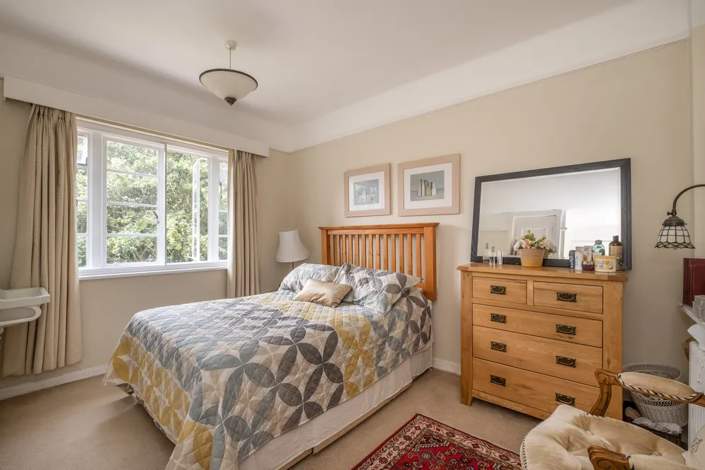Roehampton Close, London, SW15 photo 13
