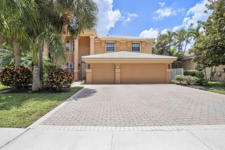 6370 Stonehurst Circle, Lake Worth Beach, FL 33467