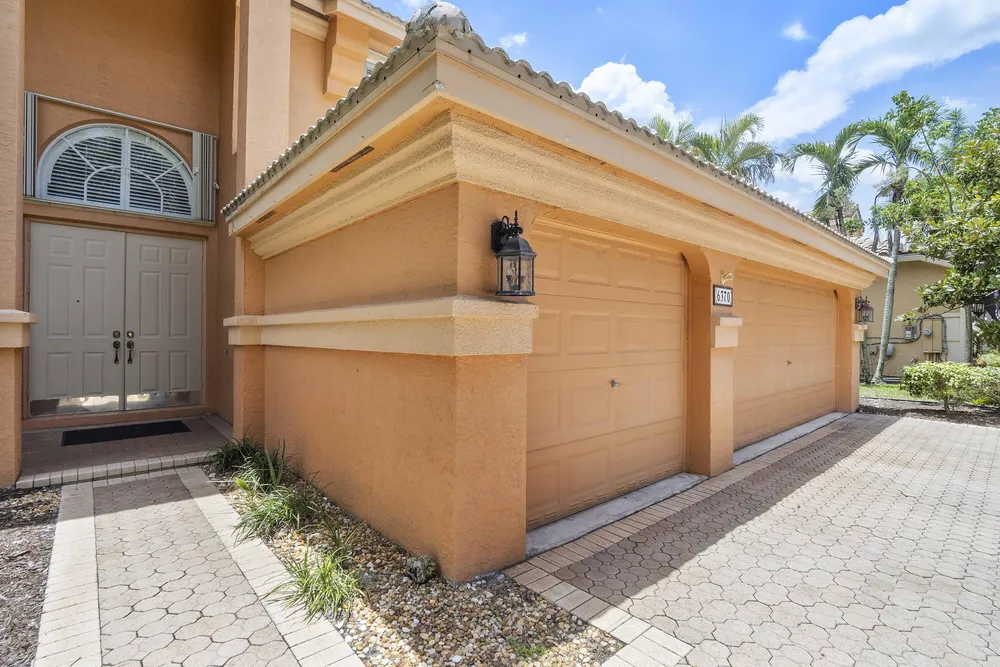 6370 Stonehurst Circle, Lake Worth Beach, FL 33467