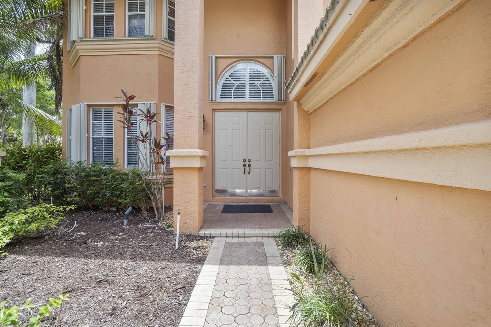 6370 Stonehurst Circle, Lake Worth Beach, FL 33467