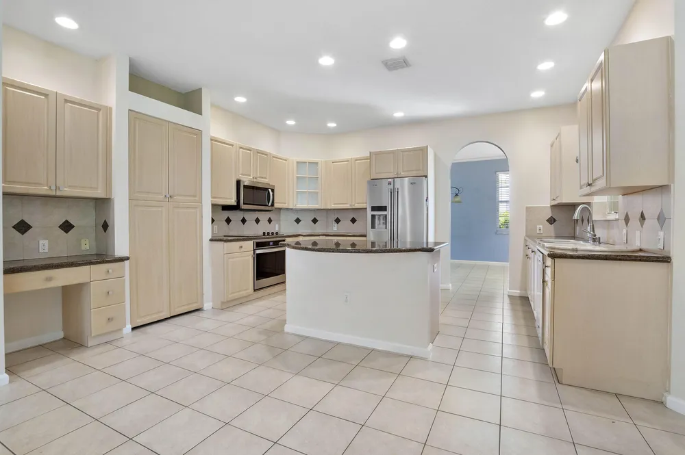 6370 Stonehurst Circle, Lake Worth Beach, FL 33467